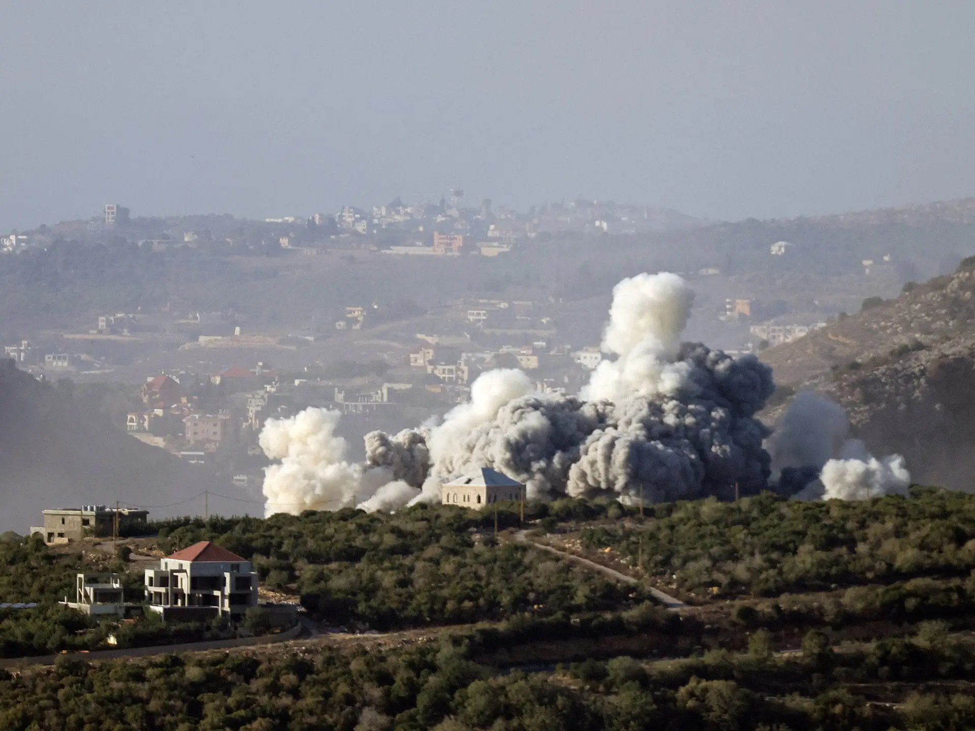 سلسلة غارات إسرائيلية على جنوب وشرق لبنان